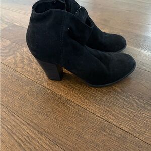 Women’s Black Suede Booties Size 6